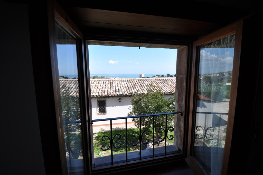 Отель Residenza Scorcio Sul Mare Порто-Сан-Джорджо Экстерьер фото
